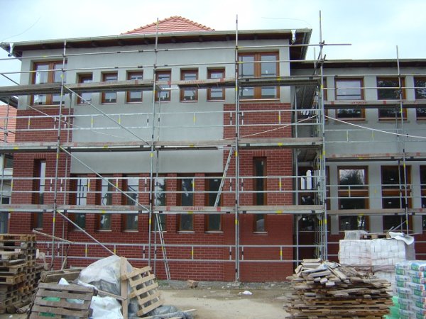 Építkezés az iskolánál